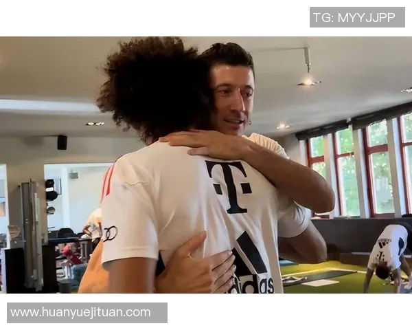 莱万重返安联球场引发拜仁球迷愤怒怒斥其背叛与忘恩负义